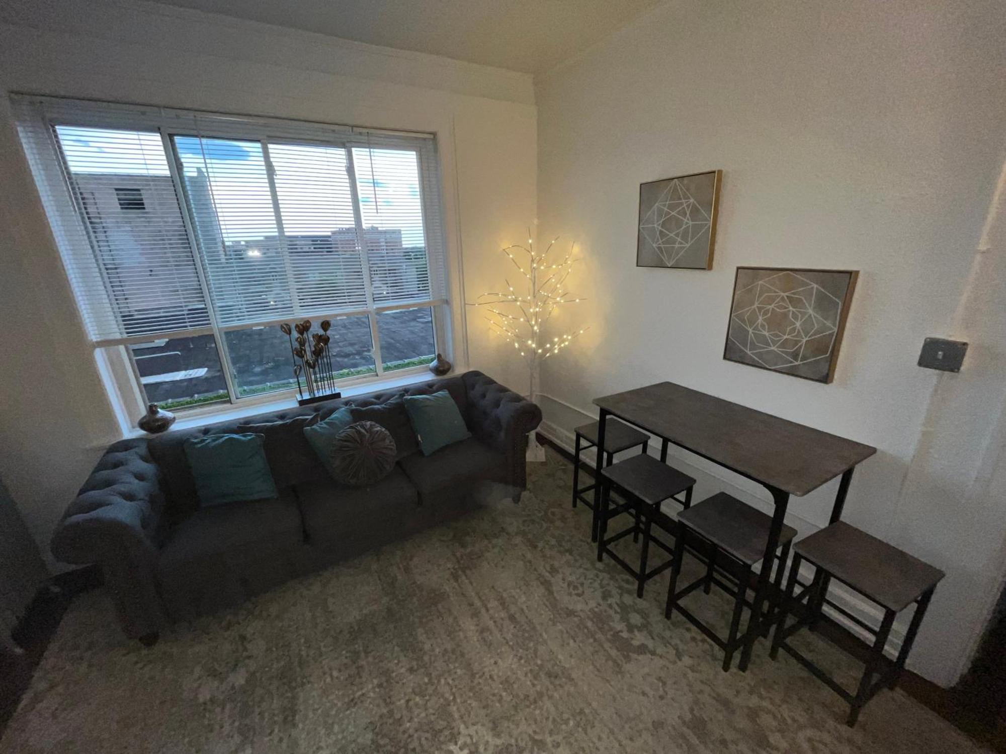 2 Bedroom Stylist Apartment Detroit Eksteriør bilde